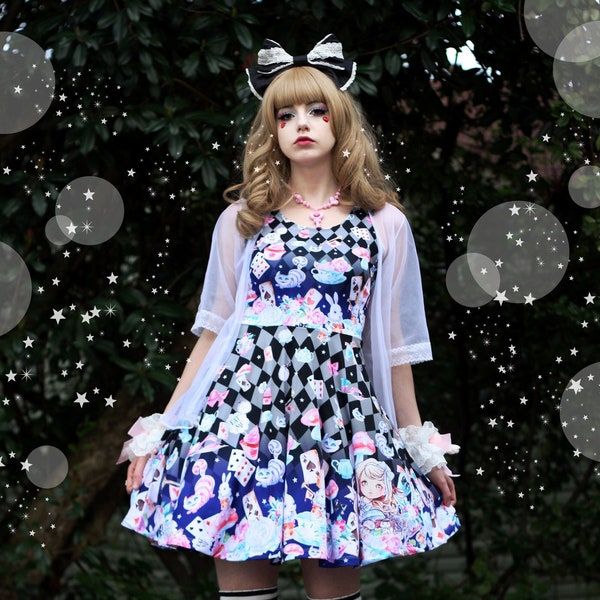 Alice au pays des merveilles (noir) - jolie robe patineuse kawaii, robe patineuse fairy kei, robe patineuse entièrement imprimée, robe fantastique - SD33