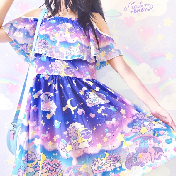 Mignonnes rêveuses - Robe en mousseline aux épaules découpées - fairy kei, yume kawaii, joli poney lapin, ciel pastel galaxie de la voie lactée, harajuku - CH1