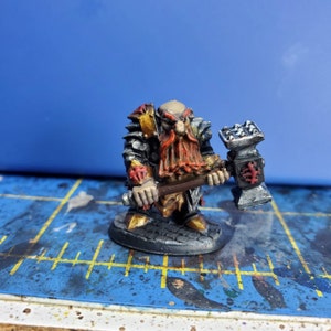 Hand painted dwarf mini from the Reaper Bones Black line of miniatures. Perfect for your dnd, pathfinder or other tabletop rpgs.