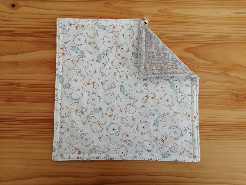 Serviette de table enfants doublée éponge bambou Chats fond blanc