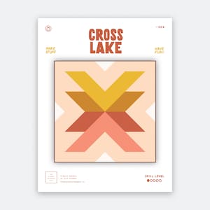 Może przedstawiać: Dokument ze wzorem pikowania zatytułowany CROSS LAKE z tekstem MAKE STUFF i HAVE FUN. W centrum znajduje się geometryczny wzór ułożonych w stos kształtów szewronu w odcieniach żółci, pomarańczu i koralu na jasnobrzoskwiniowym tle z białymi akcentami.