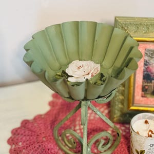 Pedestal bowl