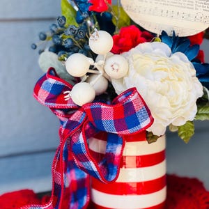 Patriotic floral arrangement