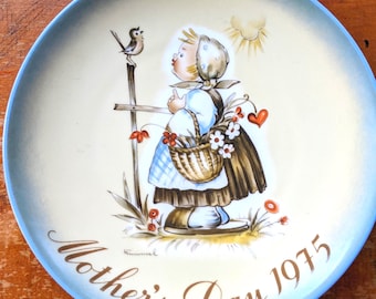 Hummel Mother's Day 1975 Plate: "The Message", Limited Edition West Germany