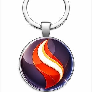 Puede incluir: Un llavero redondo con un anillo y cierre plateados. El colgante presenta un diseño de llama estilizada en rojo, blanco y amarillo sobre un fondo morado oscuro. El colgante tiene un acabado brillante y lustroso.