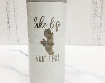 Lake Life Drink Koozie, Bière personnalisée Slim Can Koozie, Gravé sur mesure, Anniversaire Bachelorette Cadeau, Été