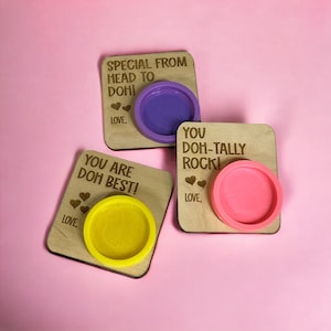 Cadeaux personnalisés pour la Saint-Valentin Play Doh : articles de classe gravés