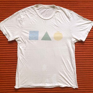 White Distressed Retro Geometric Print T-Shirt - Men&#39;s SMALL