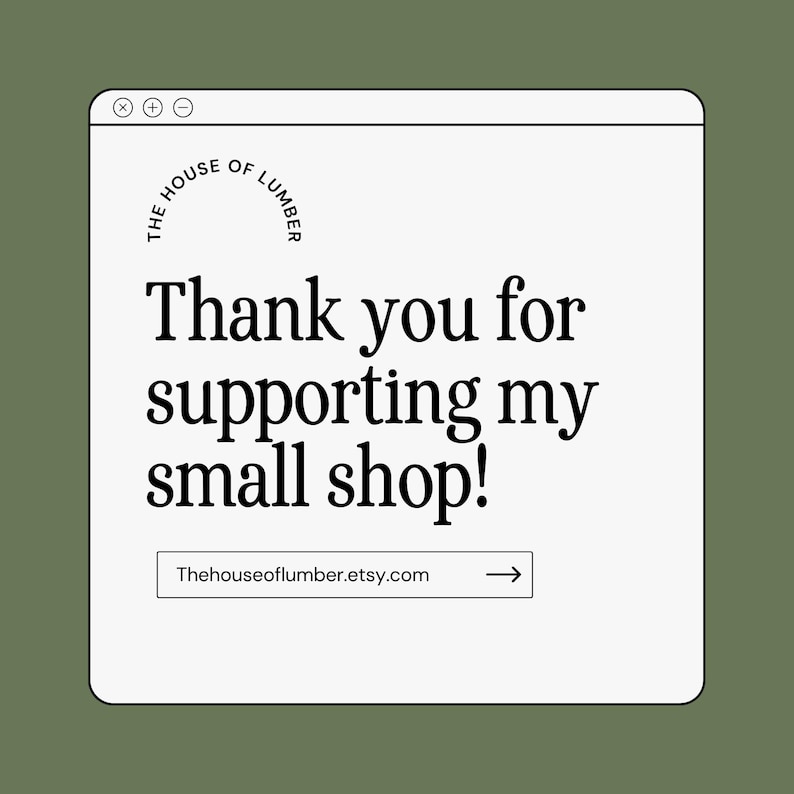 Pu&ograve; includere: Una finestra del browser bianca con un logo circolare nero che dice "The House of Lumber". Il testo "Thank you for supporting my small shop!" &egrave; visualizzato in nero. Sotto il testo c'&egrave; un collegamento a "Thehouseoflumber.etsy.com" con una freccia nera.
