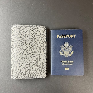 Jordanien 3 Reisepasshülle. Handgemachte Leder Geldbörse. Elefanten Print Passhülle. Passport Geldbörse für Sneakerheads. Personalisiert
