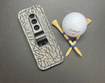 Handgjord läderhållare för golftee: Jordan 3-inspirerad, magnetisk bollmarkör