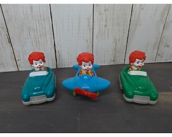 Juguetes de la Cajita Feliz de McDonald's de 2006, 2007 y 2008: Coche y avión de Baby Ronald.