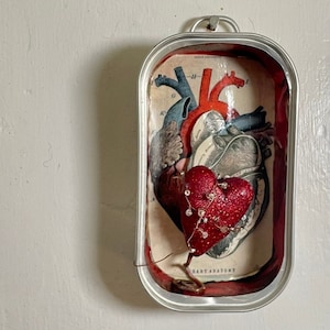 Sardine can art: romance in a tin!