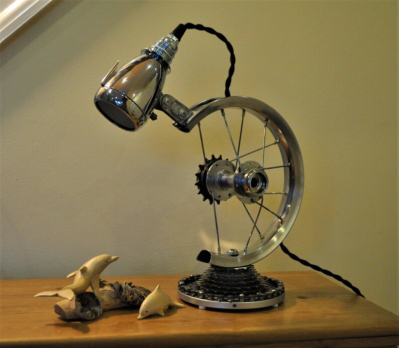 Bicycle Wheel Desk Lamp, Steampunk Table Lamp, Upcycled lamp,Bike Desk Lamp,Bicycle Light, Retro Table Lamp, Wheel Lamp, Bicycle, Lamp imagen 1