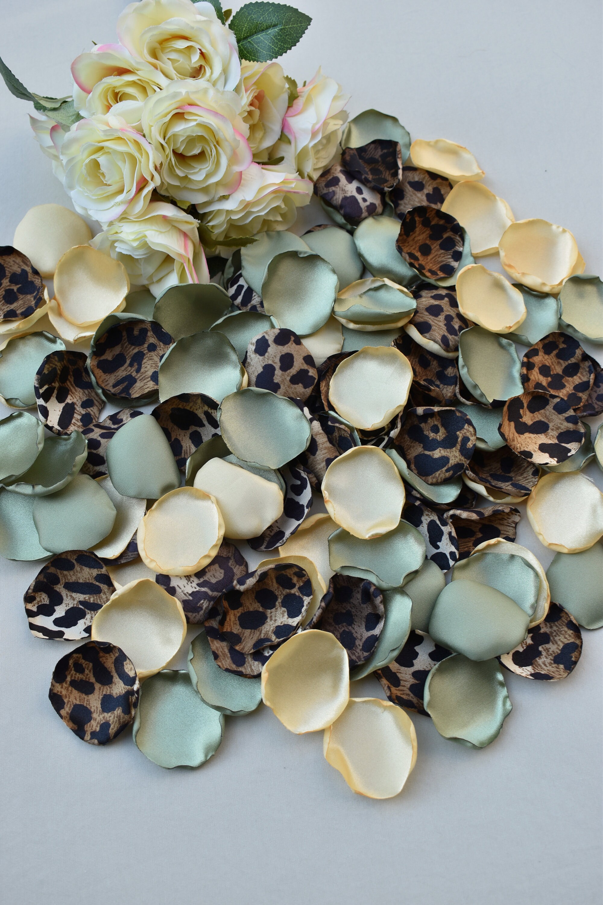 Leopard Rose Petals Olive Green Light Gold Petals African - Etsy Finland