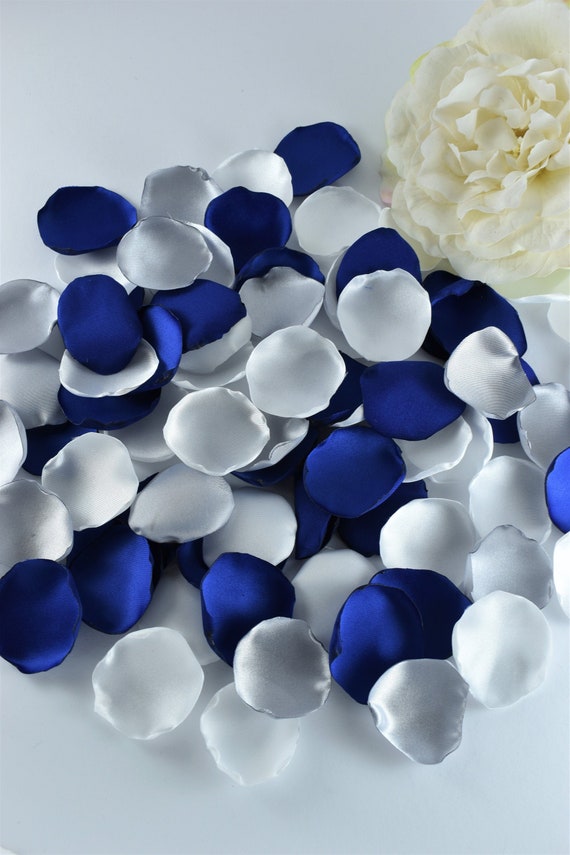 Petali di rosa blu reale, petali di rosa bianca, petali di fiori d'argento,  decorazioni per matrimoni blu reali, cestini per ragazze, decorazioni per  la doccia nuziale, petali finti -  Italia