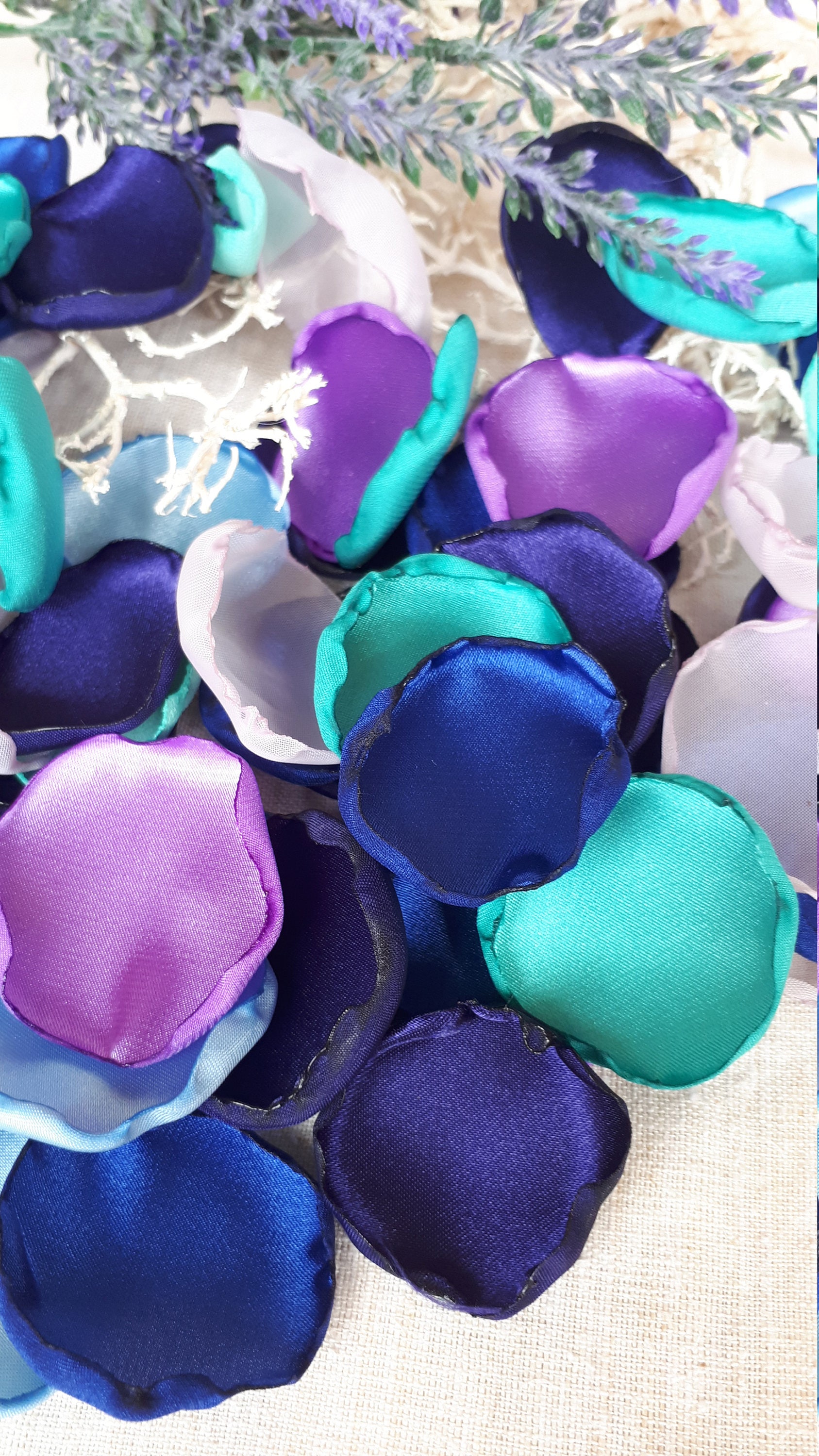 Peacock rose petals online