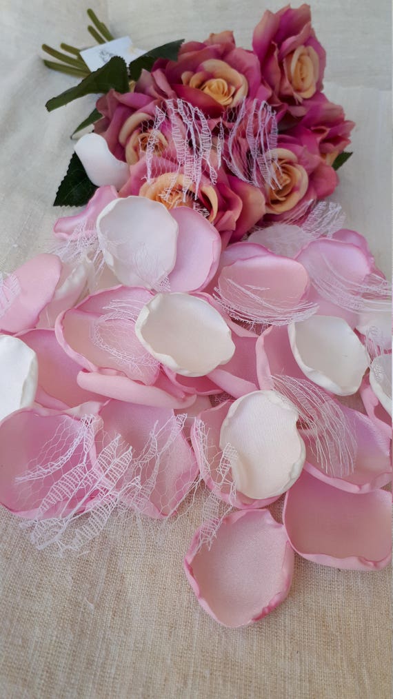 Taffy Pink Ivory White Lace Satin Rose Petals Table Decoration Flower Girl Table Topper Party Wedding Decoration Petal Toss Home Deco Rustic