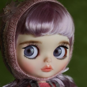 Personalisierte Blythe Doll mit gestricktem Pullover
