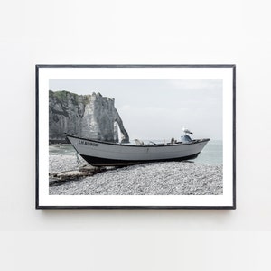 Old Boat and Seagull, Etretat Normandy Photo para impresión, fotografía de viaje, arte de pared, regalo de póster, impresiones digitales, descarga imprimible