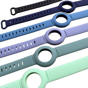 K&ouml;nnte beinhalten: Sechs Silikon-Uhrenarmb&auml;nder in verschiedenen Farben: Schwarz, Marineblau, Hellblau, Lavendel, T&uuml;rkis und Mintgr&uuml;n. Jedes Armband hat einen kreisf&ouml;rmigen Ausschnitt f&uuml;r ein Zifferblatt.