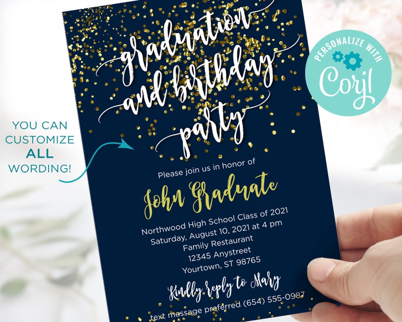 Puede incluir: Una invitaci&oacute;n a una fiesta de graduaci&oacute;n y cumplea&ntilde;os azul y dorada con confeti dorado. La invitaci&oacute;n dice "Por favor, &uacute;nase a nosotros en honor a John Graduate" e incluye la fecha, la hora, el lugar y la informaci&oacute;n de RSVP.