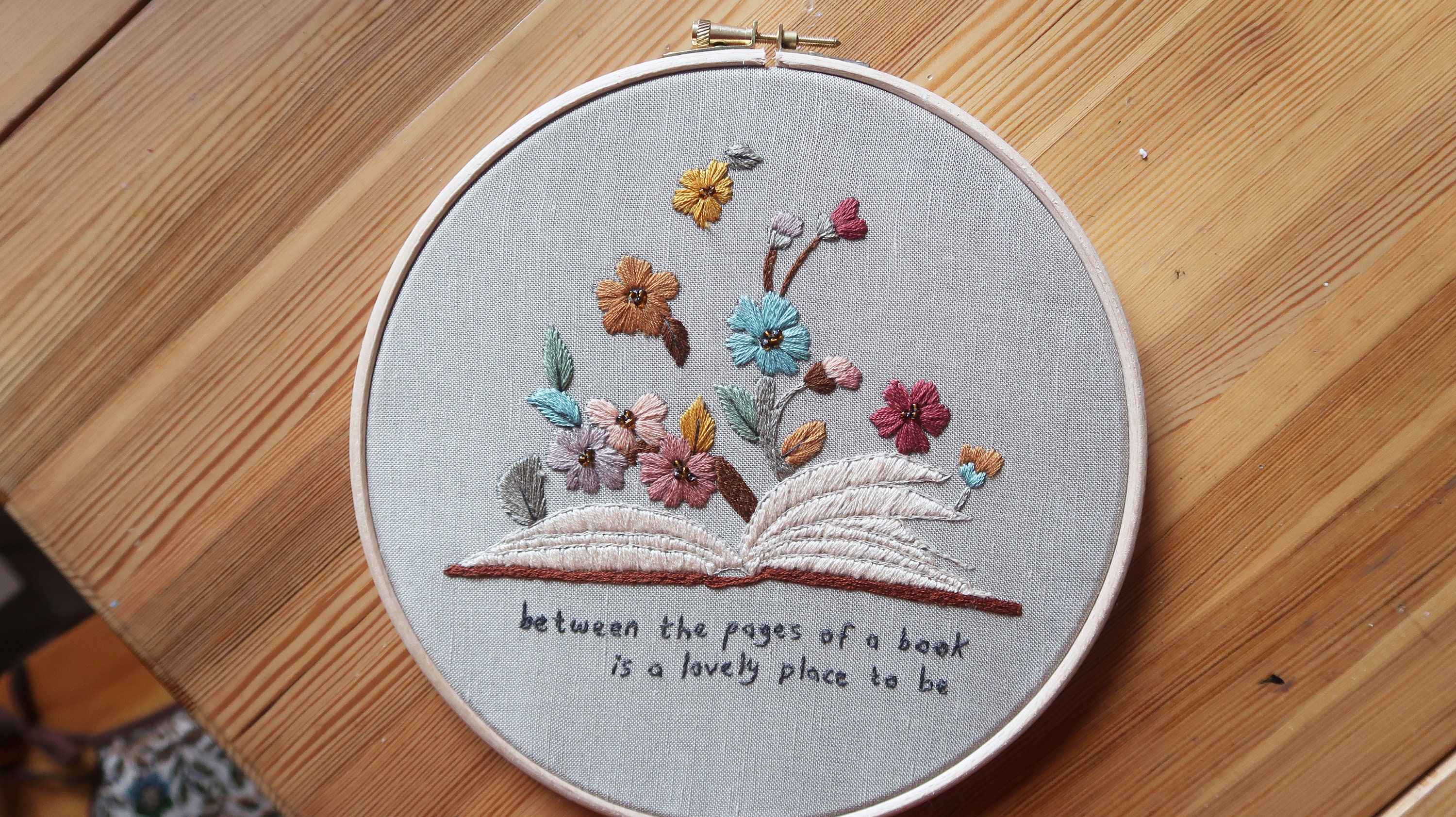 Open Book Hand Embroidery PDF Downloadable Pattern Tutorial / Instant  Download / Beginner Embroidery Hoop Art 