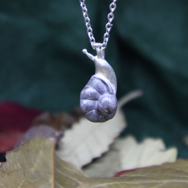 little cute sterling silver climbing snail pendant