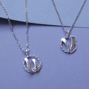 Pendentif lettre initiale U, lettre V en argent sterling 925