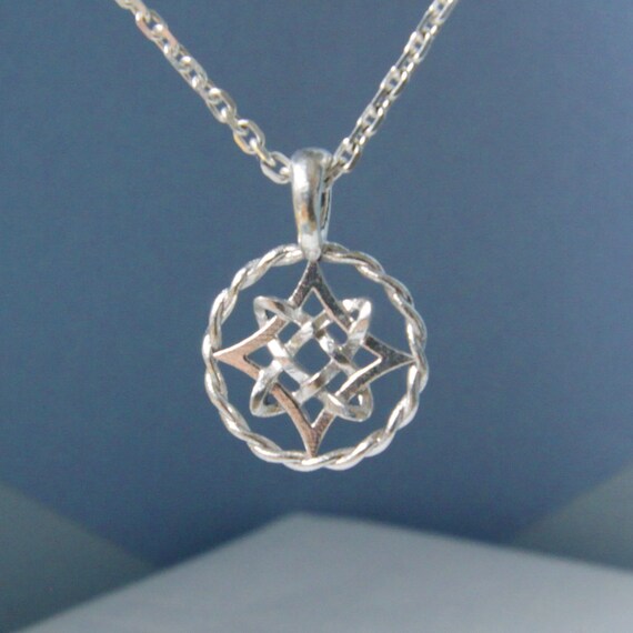 Little Silver Round Celtic Knot Star Pendant - Etsy