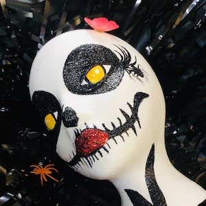 Glam To The Bone, Mannequin Head Display