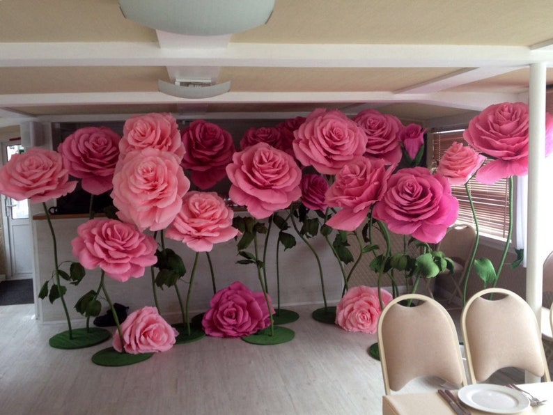 Fotozone. Giant paper flowers Large paper flowers for wedding decoration Large paper flowers Paper flowers on the stem Paper rose