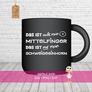 Könnte beinhalten: Eine schwarze Keramiktasse mit weißem Text: DAS IST nicht mein MITTELFINGER DAS IST nur mein SCHWEIGEEINHORN. Das Design enthält eine kleine Sprechblase mit einem X darin sowie eine kleine Comic-Ente unten rechts auf dem Bild.
