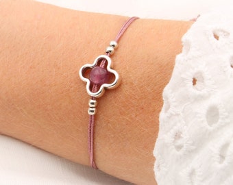 Armband Metall Blume silberfarben, Makramee in Aubergine Red mit Natursteinperle