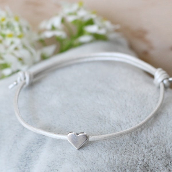 Bracelet en cuir coeur argenté, nacre blanc ivoire