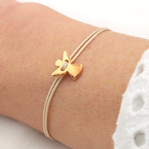 Beiges Schutzengel Armband rosegold am Handgelenk getragen