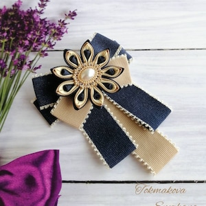 Velvet bow tie brooch with pearls Bow brooch tie pin Navy beige brooch tie Hand made ribbon broach with kanzashi flower Women bow tie brooch