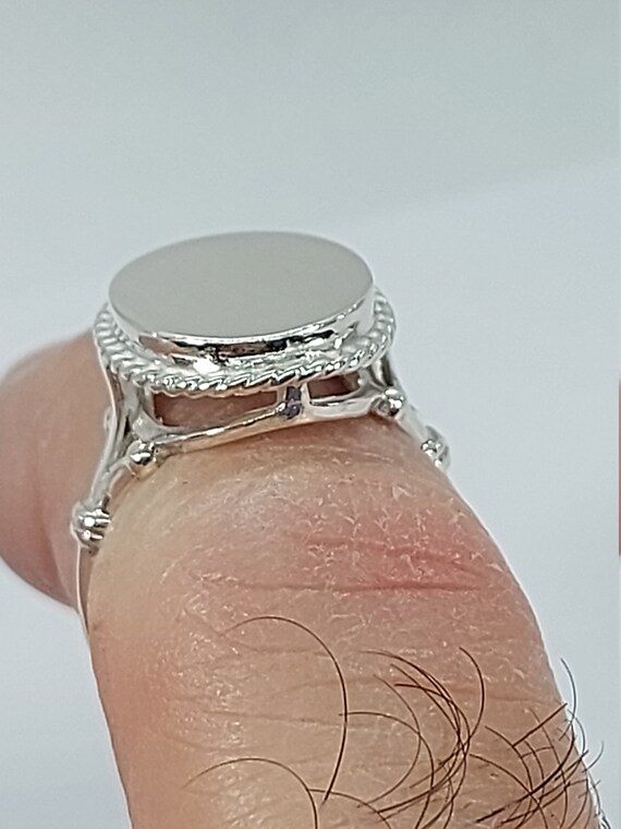 Platinum signet ring ladies shop