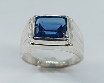 Anillo de plata de ley con circonita cúbica azul - Piedra de nacimiento de diciembre