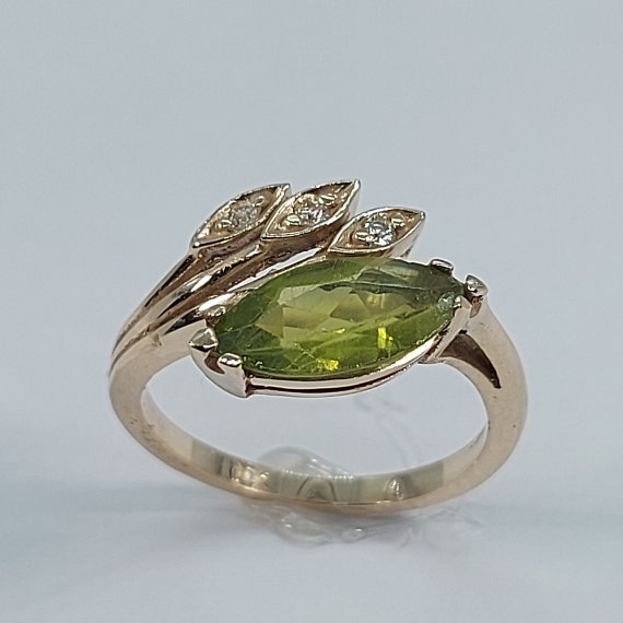 Peridot 3-stone Ring with Marquise Shape Stones Fan Design Sterling Silver Peridot 3-stone Ring with Marquise Shape Stones Fan Design Sterling Silver