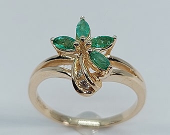 10k Gelbgold Smaragd Blumenring mit Diamant Akzenten
