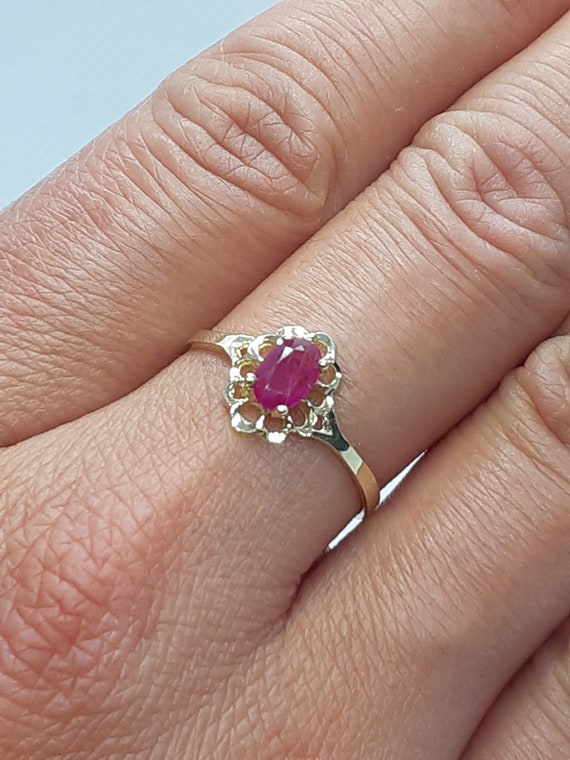 Anillo rubí oro 2025 amarillo