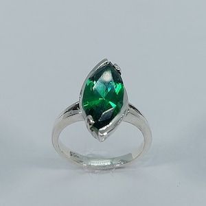 Anello smeraldo zirconi, pietra di colore verde, anello per lei, anello in argento sterling, pietra portafortuna di maggio, regalo di compleanno, argento sterling 925