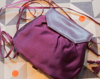Mini bolso mensajero Prada de satén y cuero morado de los años 80 con trabilla para cinturón