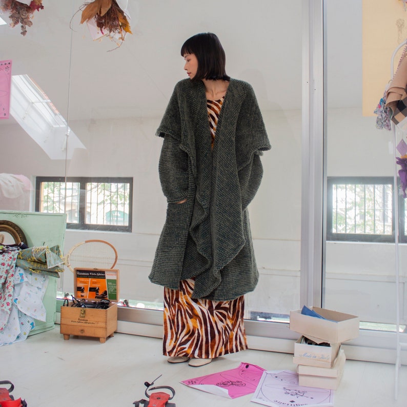 1980's green melange chenille and shops wool oversize shawl collar duster coat with hoodie and side pockets made in Italy (ONE SIZE)