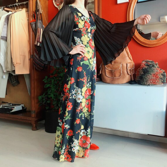 1970's bell sleeves floral pattern maxi dress