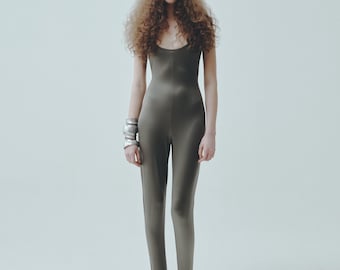 Norma Kamali 80s shiny green polyester scoop neck tank jumpsuit with bare back and stirrup legs (XS)