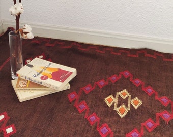 5'9" x 3'3" Moroccan brown accent rug, handmade embroidery kilim from the Atlas tribes