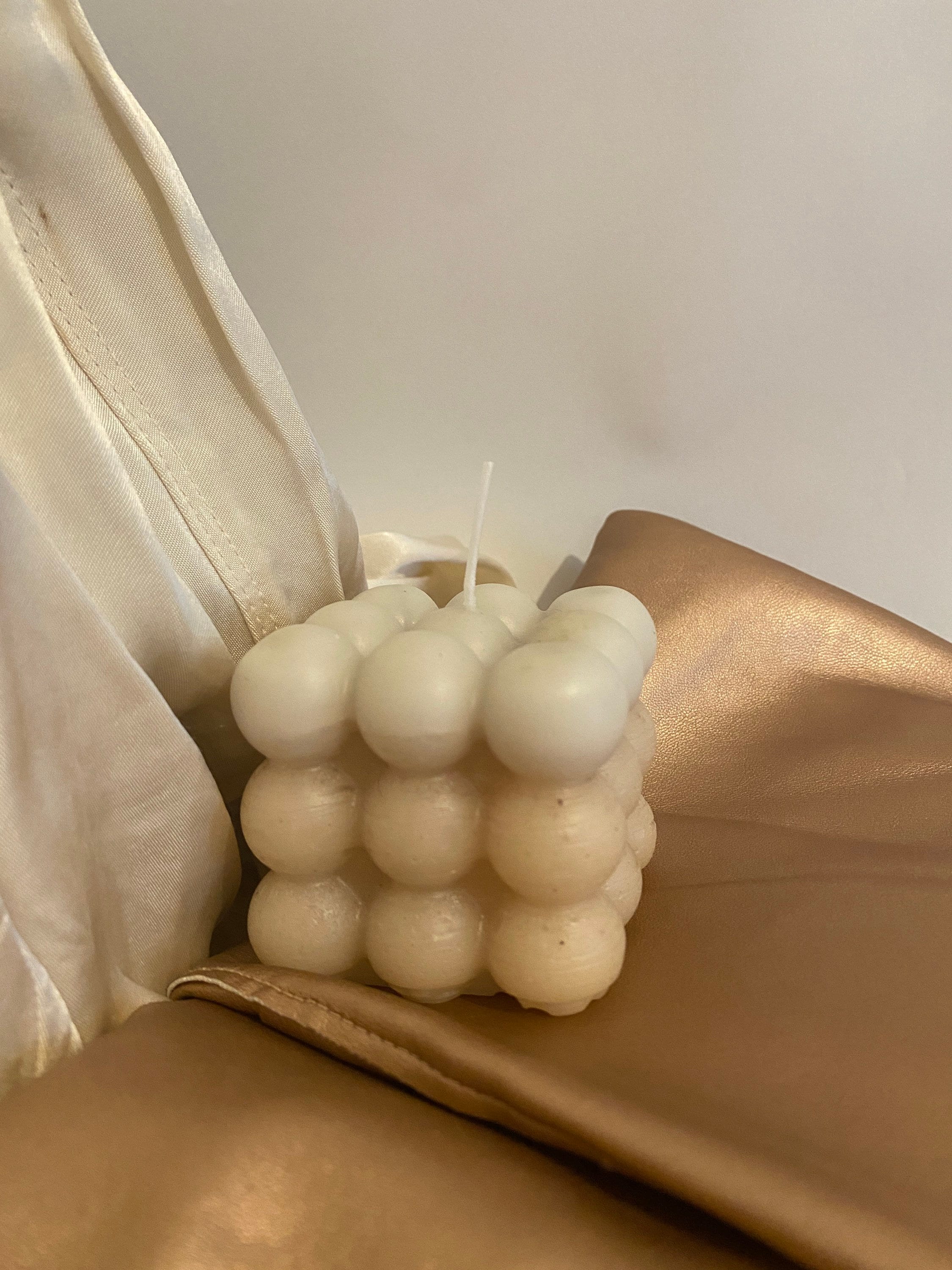 Bougie Bubble Bicolore Beige et Blanche Parfumée Aux Épices