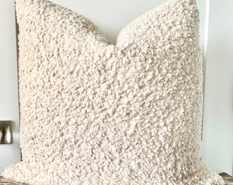 Housse de coussin bouclé | Oreiller moderne et minimaliste | Dos en lin crème | Housse de coussin en peluche aspect bouclé | Coussin décoratif en sherpa | Mélangeur de chiffon de boue